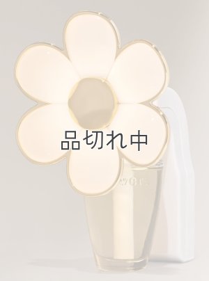 画像1: 【Bath&BodyWorks】ナイトライトセンサー付き★Wallflowers本体：デイジーナイトライト